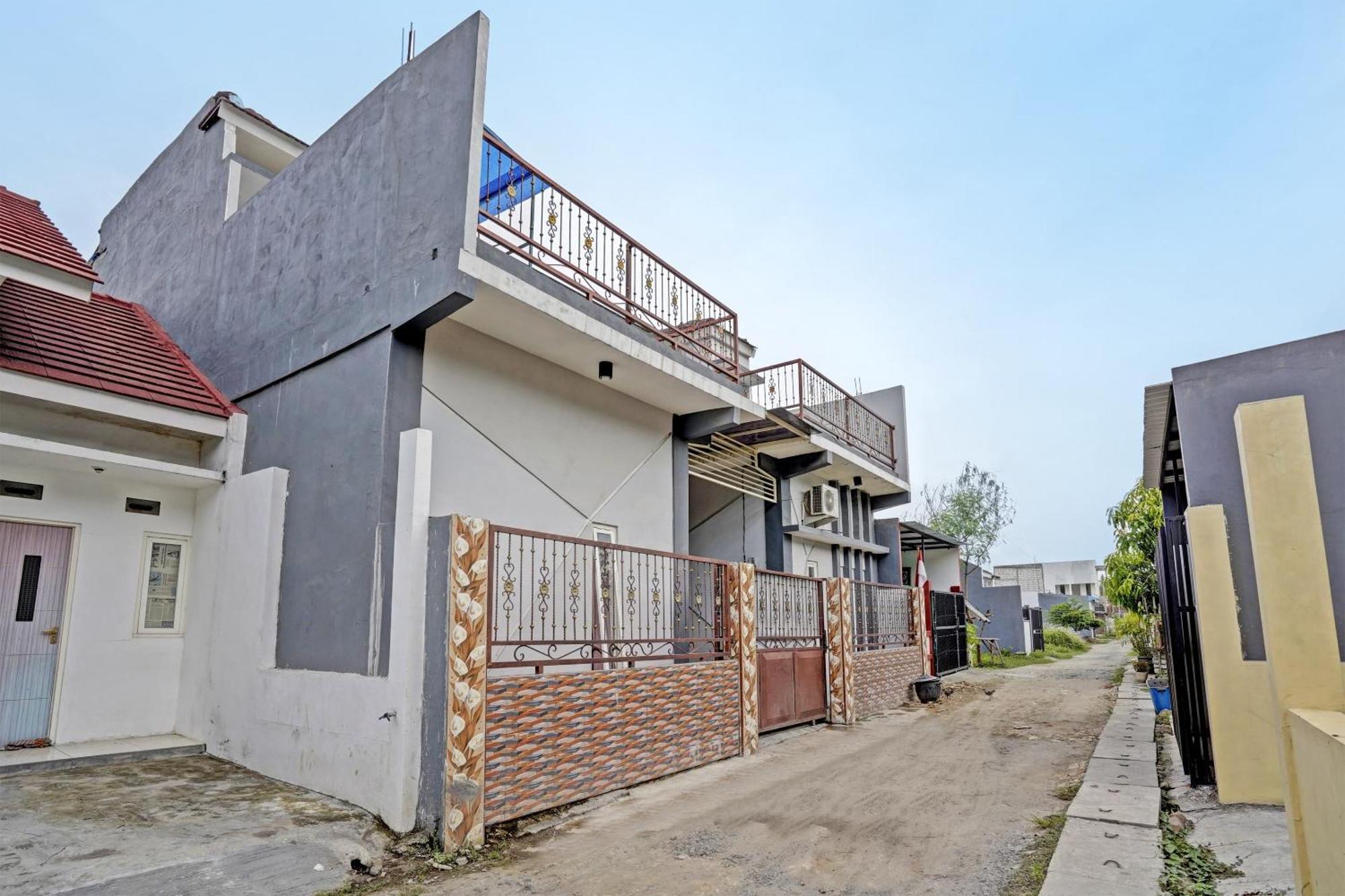 Oyo Life 91866 Paradise Ok Kost Syariah Mojokerto Екстер'єр фото