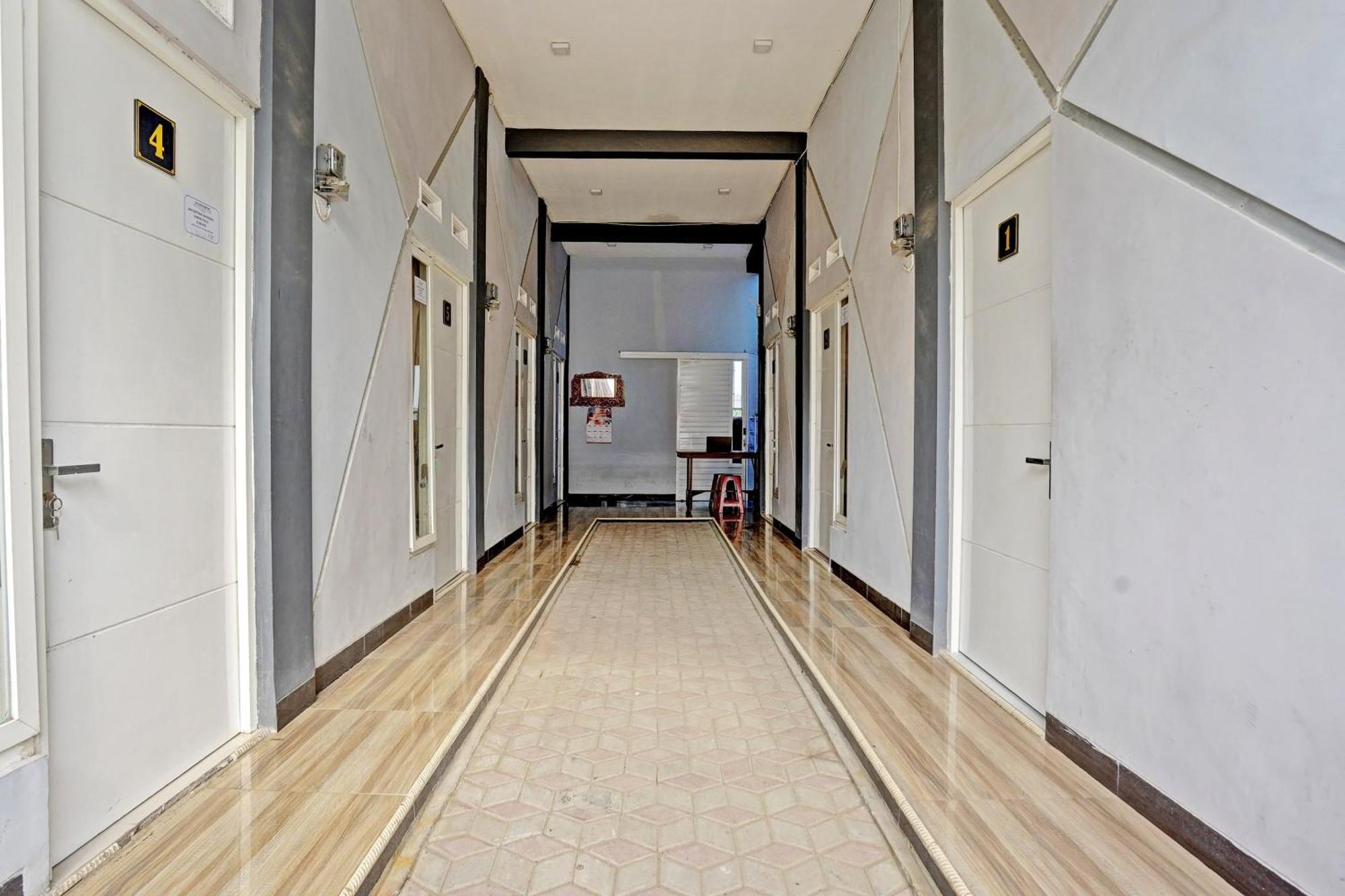 Oyo Life 91866 Paradise Ok Kost Syariah Mojokerto Екстер'єр фото